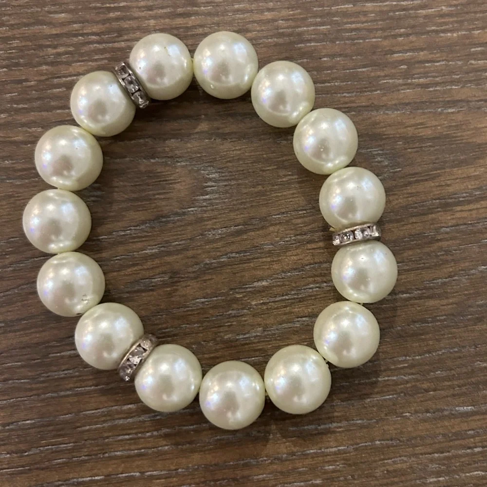 White Pearl Bracelet Beads With Rhinestone Spacers, Stretch Bracelet - Picture 2 of 3